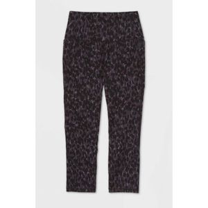 NWT Leopard Capri Athletic Leggings